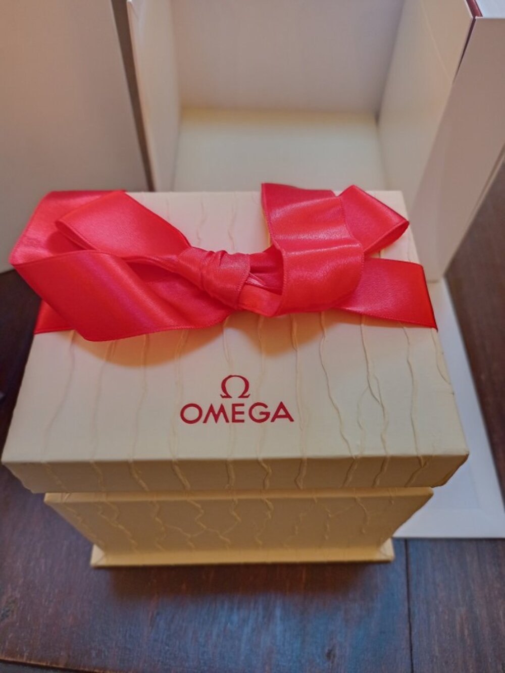 Omega Red Bow Single Watch Replacement Gift Presentation Watch Box